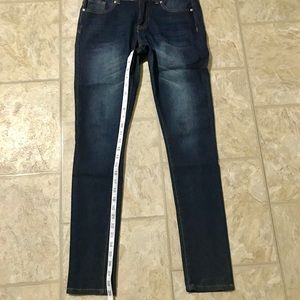 YRL FANTASY SKINNY JEANS SIZE 7 (JUNIORS)